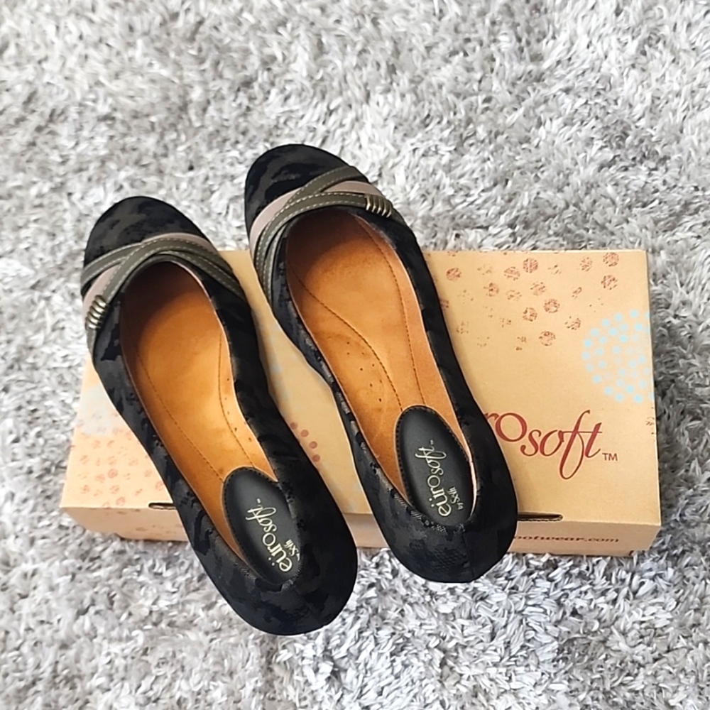 Women's flats